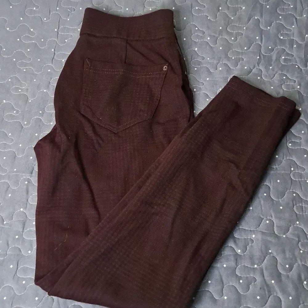 Kensie burgundy skinny pants size XS